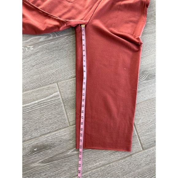 NIKE Yoga Luxe Cropped Pants Size Medium - Picture 7 of 7